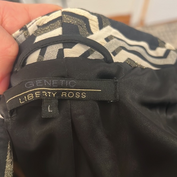 Blazer worn open, geometrical pattern with gold sparkle like fabric - Picture 6 of 6